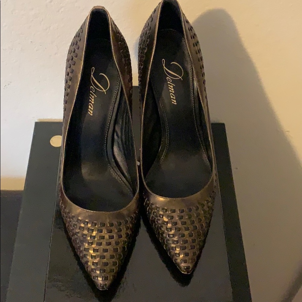 Shoes - Picture 2 of 8